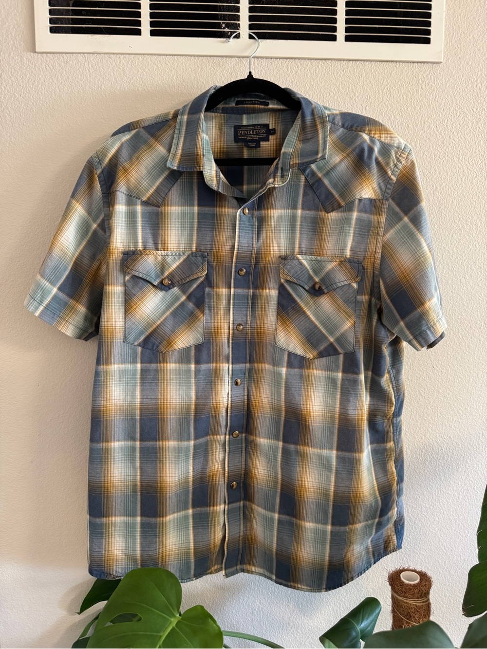 Pendleton Men's Short Sleeve Frontier Plaid snap button Shirt - XL EUC